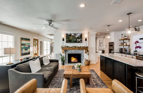 Kessler Casa | The Allison House: Historic Dallas Home w/Pool and Hot Tub in Quiet Neighborhood