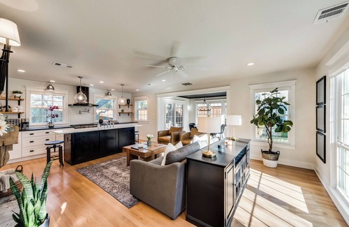 Kessler Casa | The Allison House: Historic Dallas Home w/Pool and Hot Tub in Quiet Neighborhood