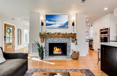 Kessler Casa | The Allison House: Historic Dallas Home w/Pool and Hot Tub in Quiet Neighborhood