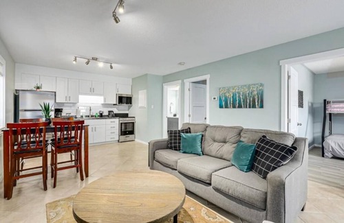 Collingwood Casa | The Alpine - Central Collingwood Condo