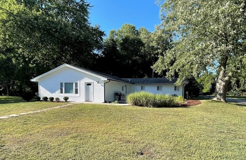 Notre Dame Casa | ¿Lo único entre tú y el estadio? Fiestas en el portón trasero.