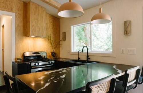 Nevada City Cabina | The Antler - Steps to Downtown NC