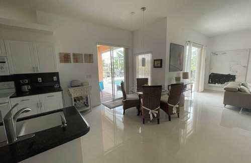 Joel Casa | The ArtHouse - modern, stylishly furnished vacation home with pool!