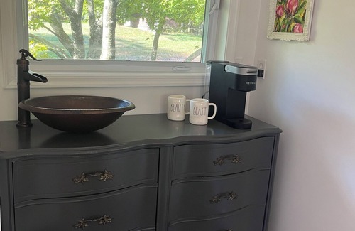 New Britain Cabaña | The Artist Cottage at Windy Hill