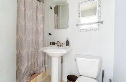 Old Northwood Historic District Casa | The Artist's Cottage