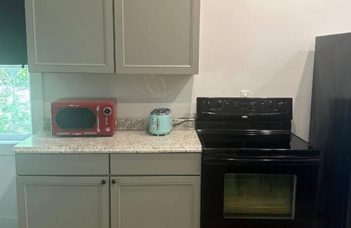 Red Hook Apartamento | THE ARTIST’S LOFT- Peaceful 1-bedroom apartment in lovely Red Hook with AC, WiFi