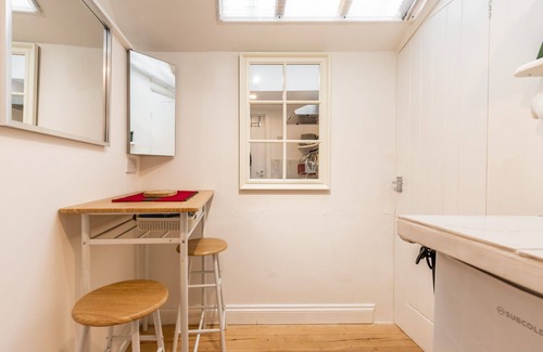 Norwich Cabaña | The Artists Workshop | Quirky 2-Bedroom Annex in Norwich City Centre