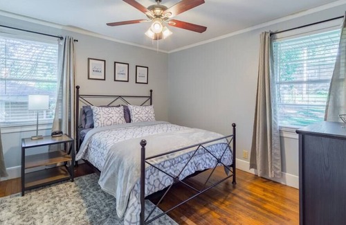 Forest Acres Casa | The Ashby | Close to Fort Jackson + USC | Sleeps 6