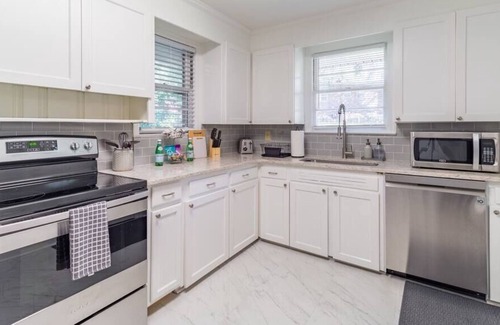Forest Acres Casa | The Ashby | Close to Fort Jackson + USC | Sleeps 6