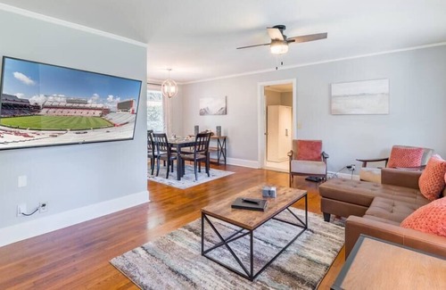 Forest Acres Casa | The Ashby | Close to Fort Jackson + USC | Sleeps 6