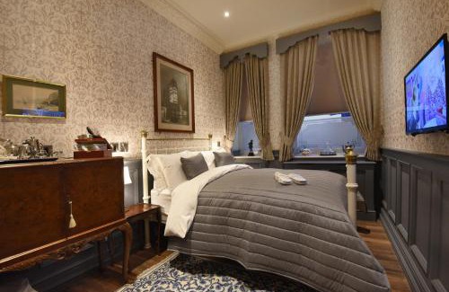 Birmingham Hotel | The Aston Tavern