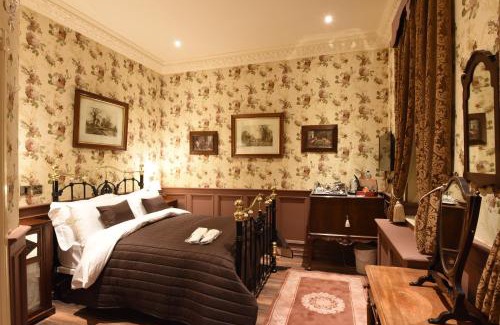 Birmingham Hotel | The Aston Tavern