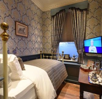 Birmingham Hotel | The Aston Tavern