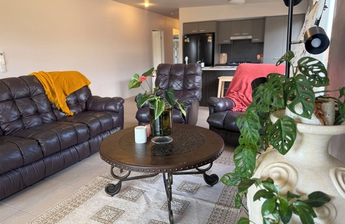 Mango Hill Casa | The Atelier – Artful Home Stay at Mangohill
