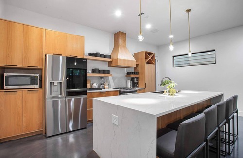 South Lamar Apartamento | The ATX South Lamar Creekside Retreat with Hot tub