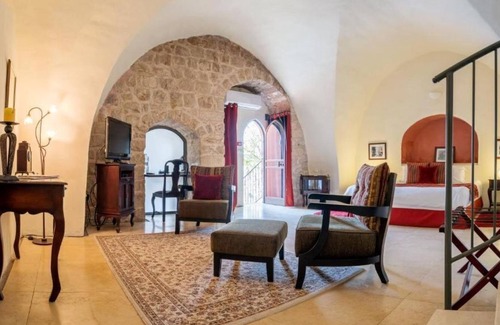 Artists Colony Cabina | The Avital Suite