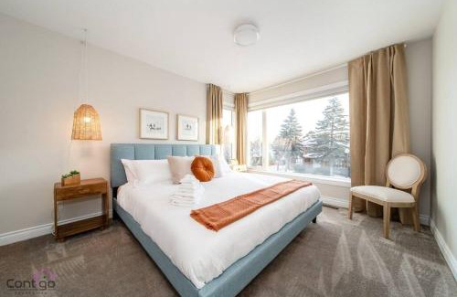 West Edmonton Casa | The Azure, Near DT & University, TWO King Beds!