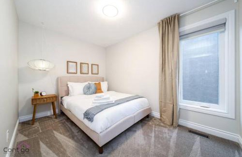 West Edmonton Casa | The Azure, Near DT & University, TWO King Beds!