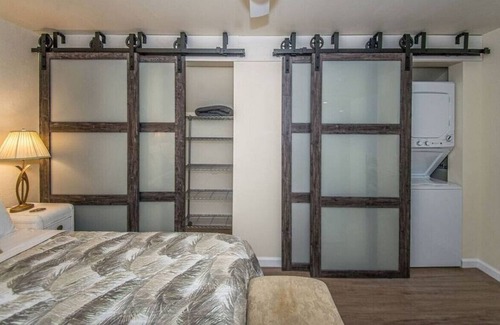 Landrum Casa | The Back Porch -Pet Friendly