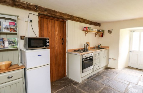 Bridgend Cabaña | THE BAKE HOUSE, romantic, character holiday cottage in Bettws