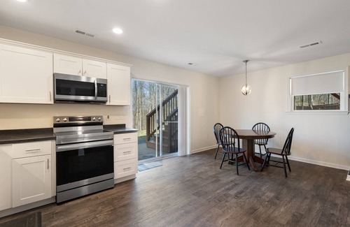 Warrenton Apartamento | The Baldwin Flat - furnished for long-term stays