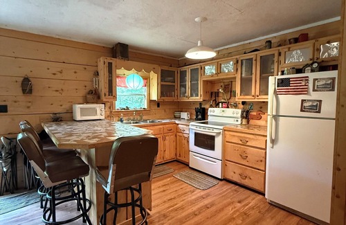 Dickinson Cabina | The Bama Bend