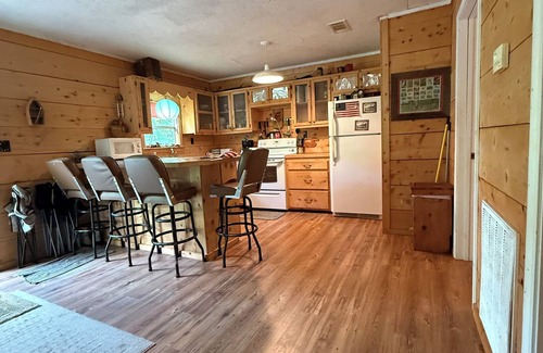 Dickinson Cabina | The Bama Bend