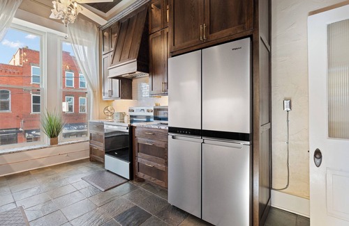 Cleburne Casa | The Banker's 1887 Penthouse