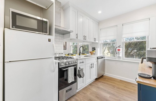 Bergenfield Casa | The Bar Loft - Second Floor Suite. Close proximity to NYC and MetLife Stadium.