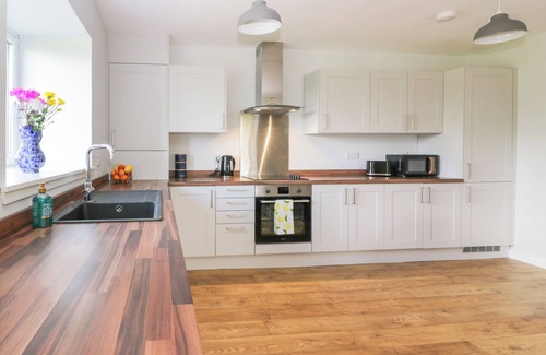 Airdrie Cabaña | The Barn, Drumbow Farm