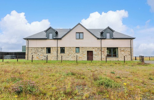 Airdrie Cabaña | The Barn, Drumbow Farm