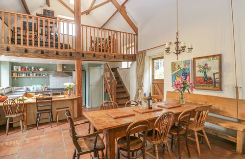 Buckerell Cabaña | THE BARN, pet friendly, character holiday cottage in Honiton