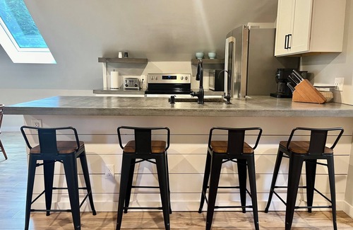 New Gloucester Casa | The Barnhouse with hot tub