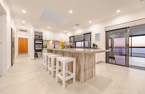 Perth Casa | The Bay House, Beachfront Ocean Views- right on one of Perths best Beaches.