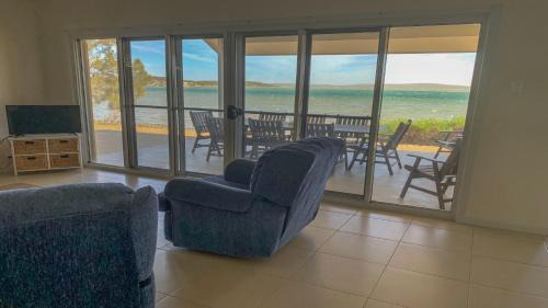 Lake Wangary Casa | The Beach House - Spectacular Location - Privacy - Right On The Beach