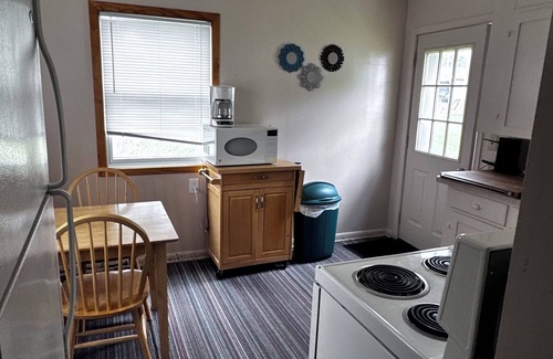 Shell Lake Cabina | La playa está llamando ... justo afuera de tu ventana ... ¡ven a relajarte y jugar!