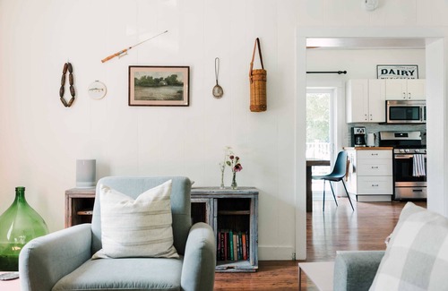 West Lake Casa | The Beachside Burrow - Next to Sandbanks w Hot Tub