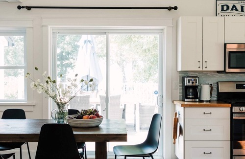 West Lake Casa | The Beachside Burrow - Next to Sandbanks w Hot Tub