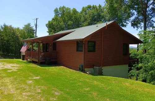 Murphy Cabina | The Bear Necessities - Murphy NC