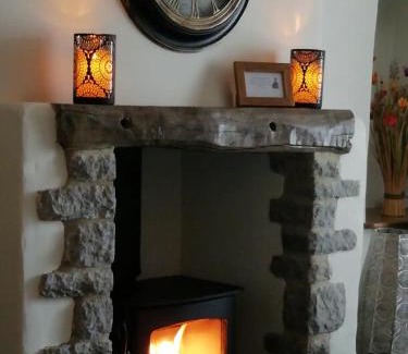 Tideswell Casa | The Beautiful Bobbin - Premium Cottage with views, local walks, wood burner & pubs