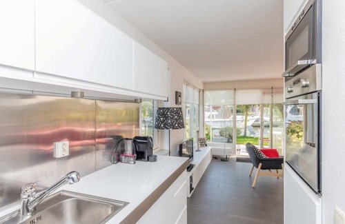 Oude-Tonge Casa | The beautiful, tranquil corner location, surrounded by green landscape and with electrical patio cov