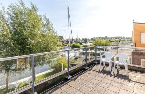 Oude-Tonge Casa | The beautiful, tranquil corner location, surrounded by green landscape and with electrical patio cov