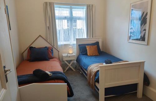 Woolston Casa | The Beautiful Trio 3 Homes for One Group