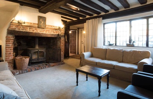 Wickhambreaux Cabaña | The Bell House- Beautiful 16th century cottage on the village green