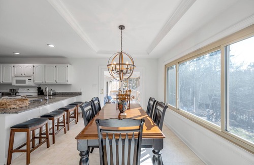 Willisburg Casa | The Belle LUX KY Bourbon Trail-Hot tub-Hiking Trails on over 120 acres!