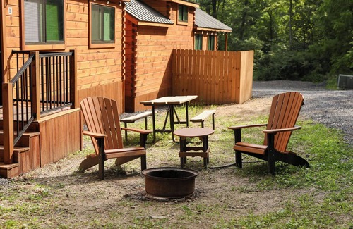 Mingoville Cabina | The Bellefonte Campground presents: Tiny Home | 2 Bedroom