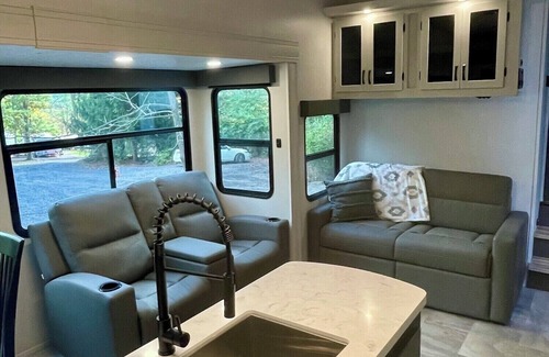Mingoville Casa | The Bellefonte Campground presents: The 2025 Coachmen Chaparral Camper Rental