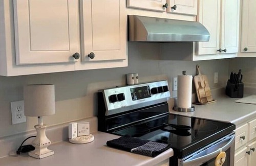 Belmont Casa | The Belmont Cottage is a 100 year old charmer located near Town Square