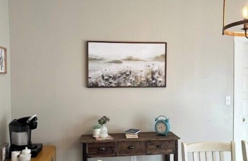 Belmont Casa | The Belmont Cottage is a 100 year old charmer located near Town Square