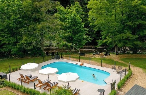 Phoenicia Casa | The Bend: Loft Pool Sauna Fire Pits Creek